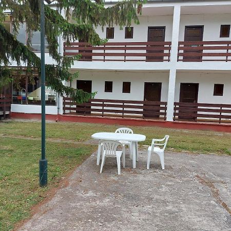 الشقق الفندقية زامارديفي  Beach Club Panzio Es Camping المظهر الخارجي الصورة