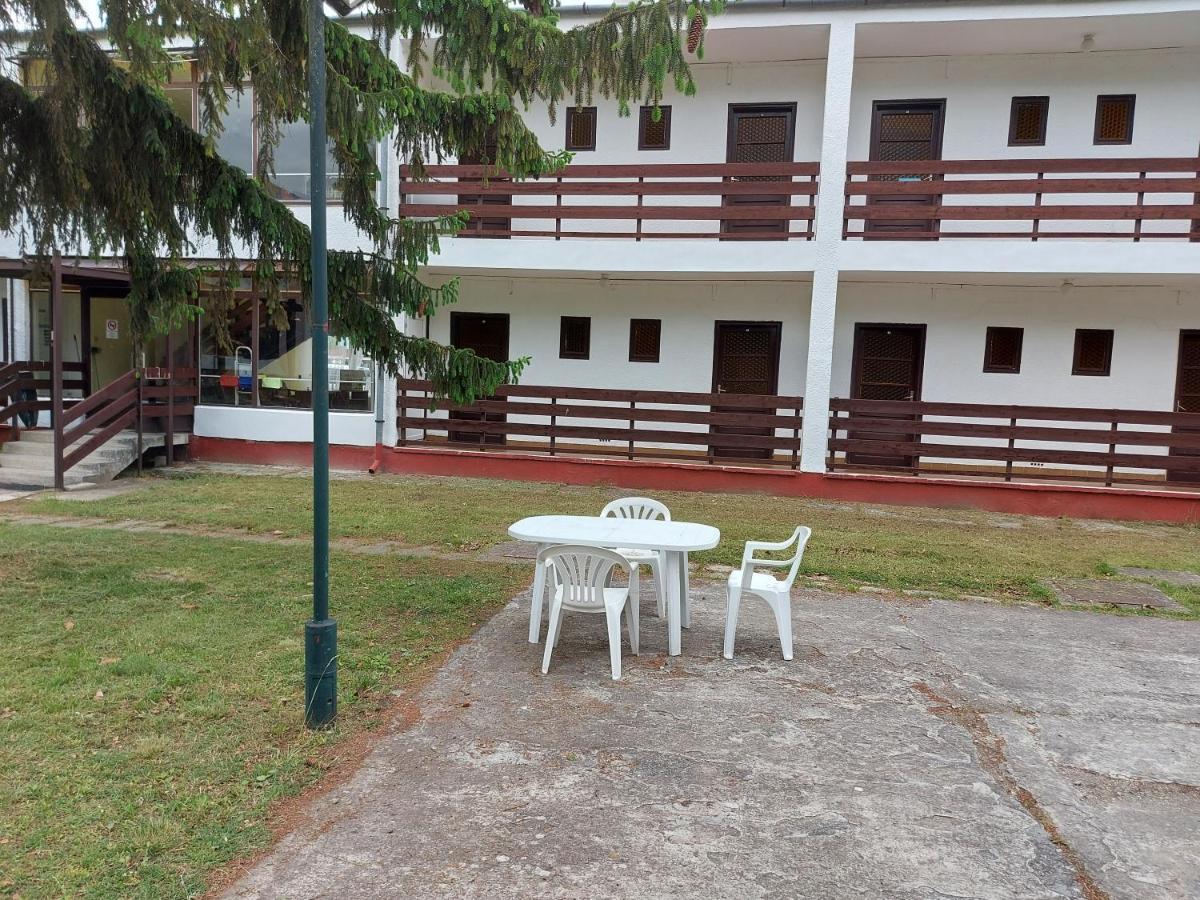 الشقق الفندقية زامارديفي  Beach Club Panzio Es Camping المظهر الخارجي الصورة